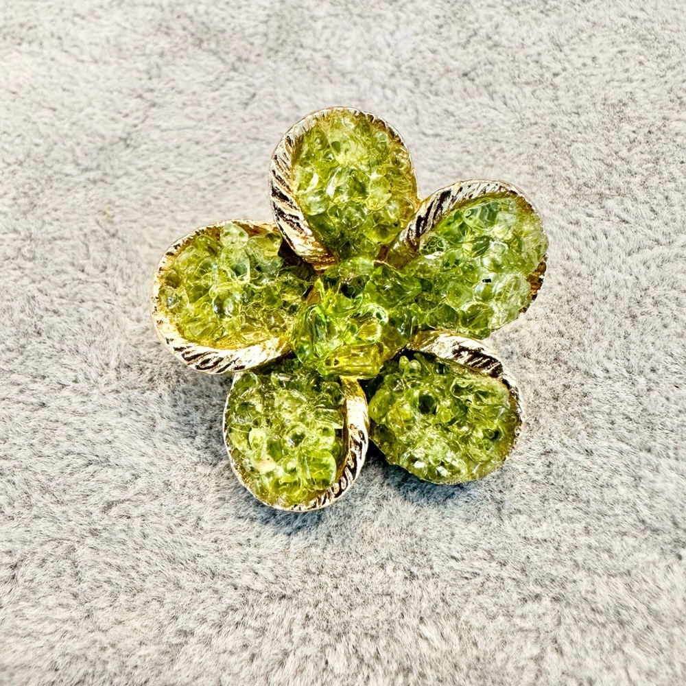 Vintage Gold Tone Faux Peridot Crystal Green Floral Flower Brooch Pin